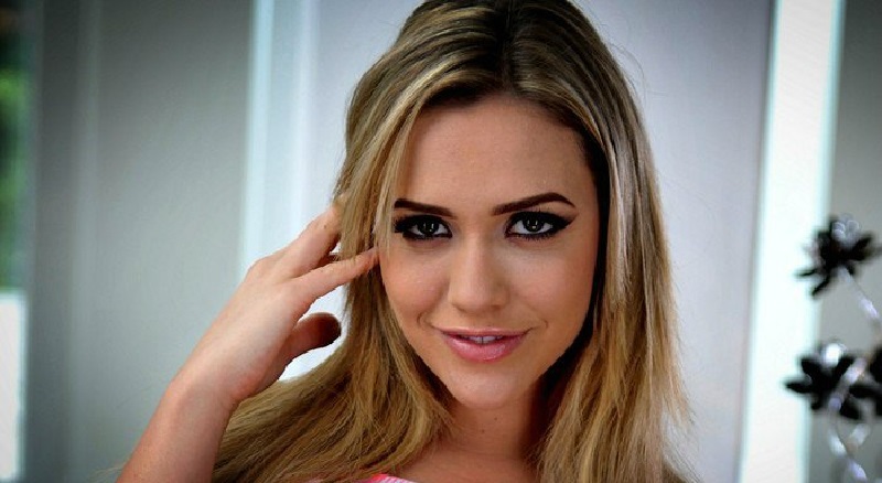 mia malkova age